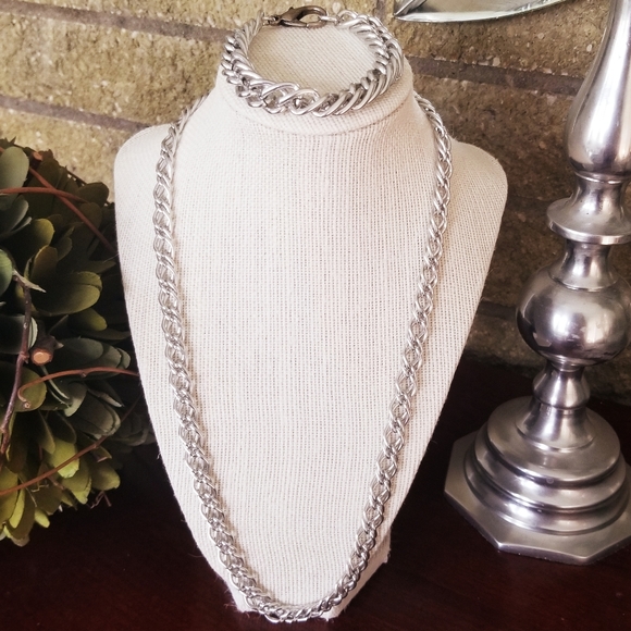 Chain Link Necklace & Bracelet - Picture 3 of 5